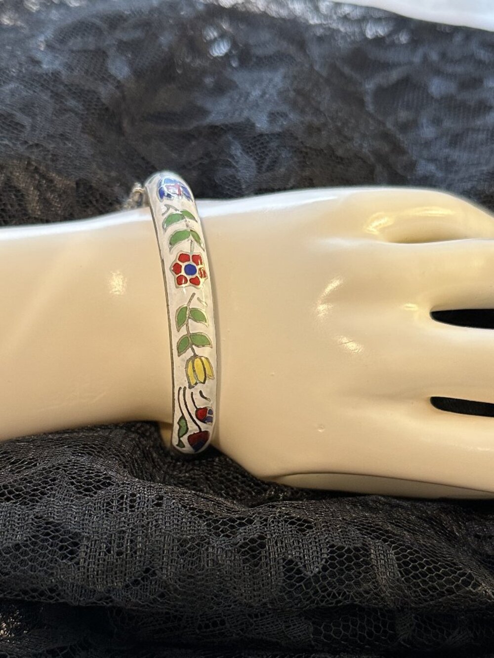 Vintage Cloisonne Enamel Hinged Bangle Bracelet made on Sterling Silver 850